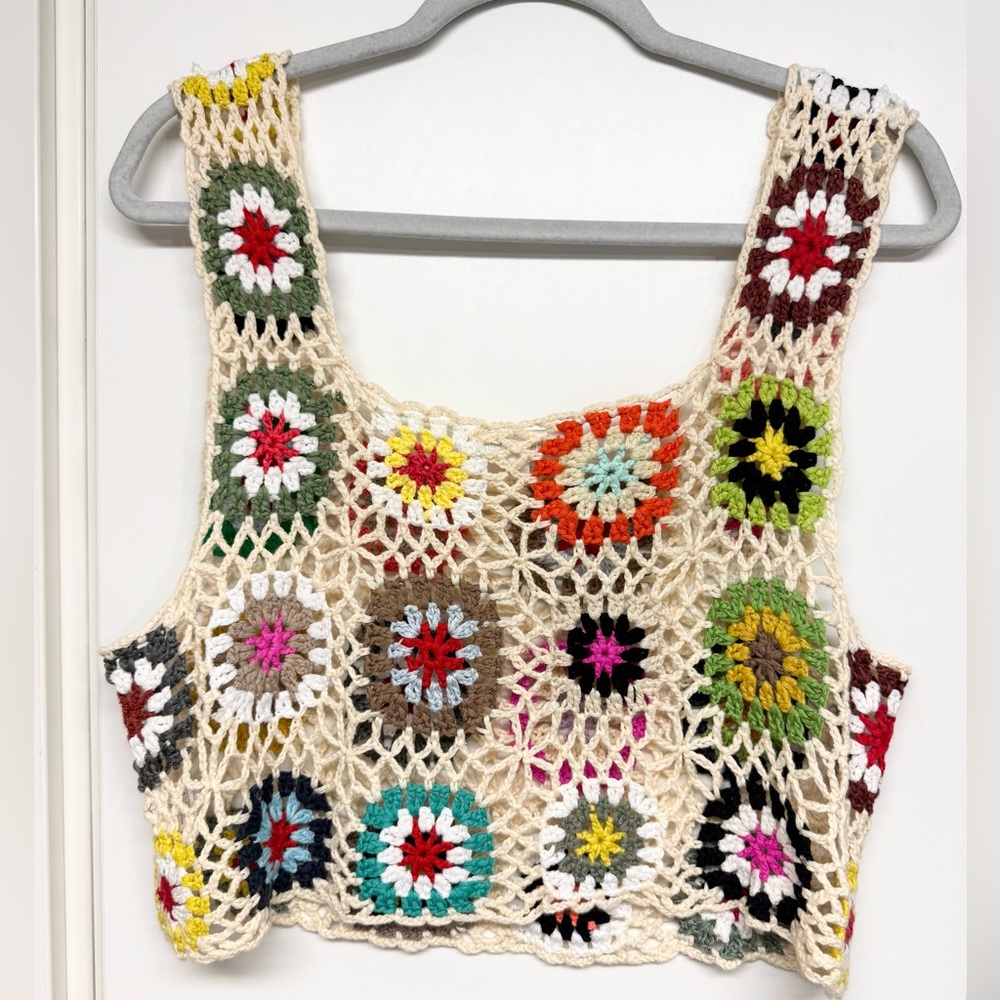 Sewn and Seen Crochet Floral Sleeveless Crop Top - Picture 6 of 8
